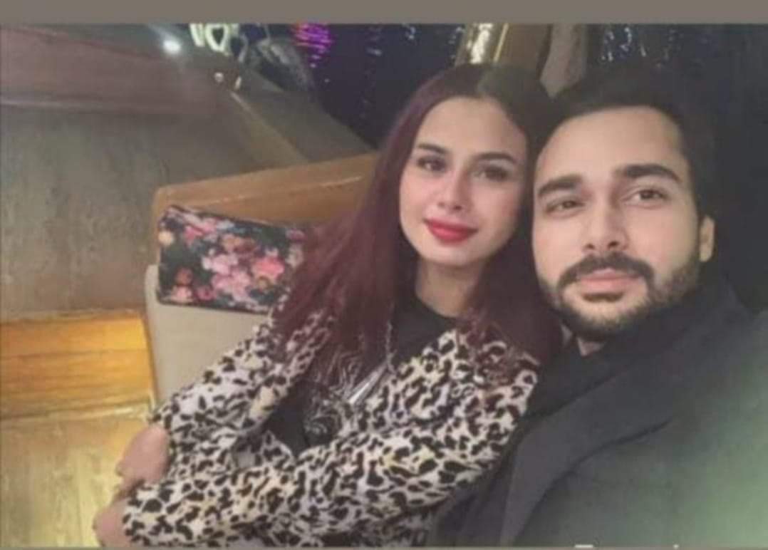 زوج منة عرفة ينشر صورة زفافه مع زوجته السابقة